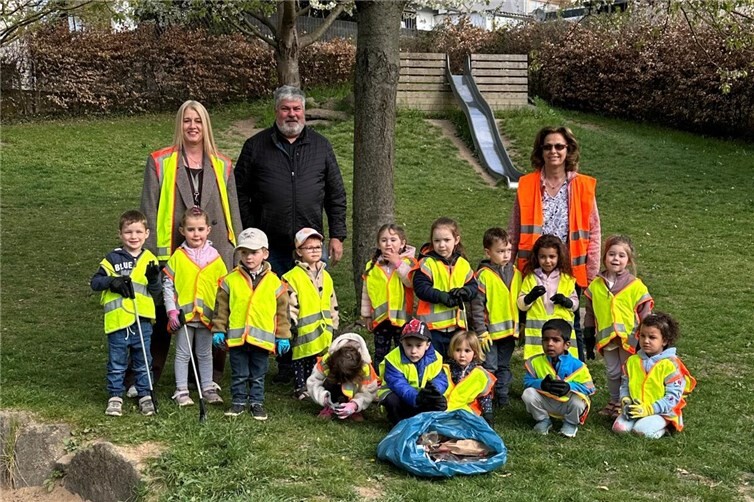Die Kinder der Kita „Zauberwald“ machten auf dem angrenzenden Spielplatz „klar Schiff“.