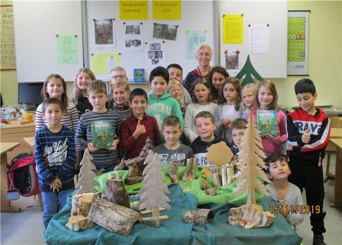 Die Kinder der Klasse 3c mit Monika Schiffarth. Foto: privat