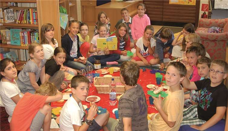 Die Kinder der Klasse 4 der GGS Adendorf verbrachte eine schöne Zeit in der Bücherei. privat