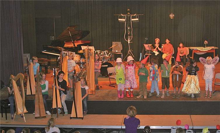 Die Kinder der Musikschule und befreundete Ensembles gehen auf Zeitreise.privat