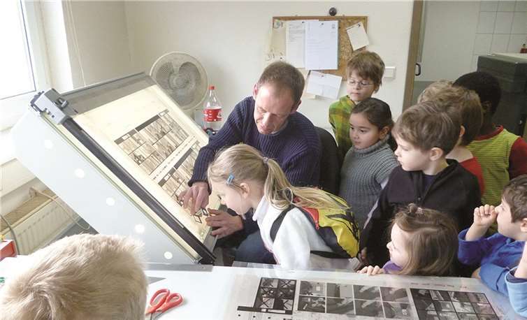 Die Kinder der Rotkäppchengruppe waren sehr beeindruckt von den vielen Arbeitsschritten, die nötig sind, um ein Buch herzustellen. privat