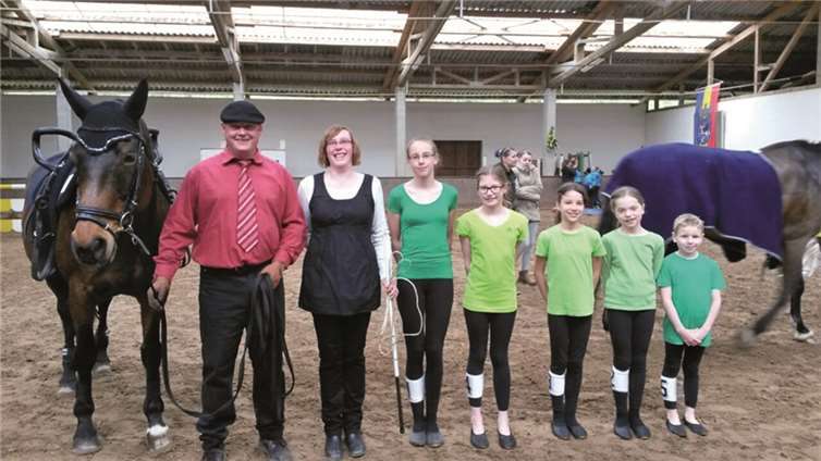 Die Kinder der Voltigiergruppen sammelten in Bad Ems erste Erfahrungen.privat