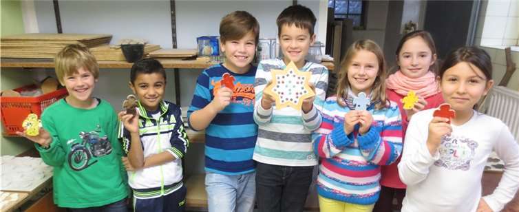 Die Kinder der drei auf dem Weihnachtsmarkt vertretenen Schulen haben schon fließig gebacken. privat