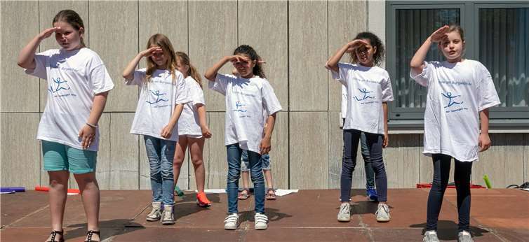 Die Kinder der offenen Ganztagsschule Buschhoven zeigten ihren sehenswerten Tanzauftritt beim Bürgerfest in Ludendorf.Fotos: -JOST-