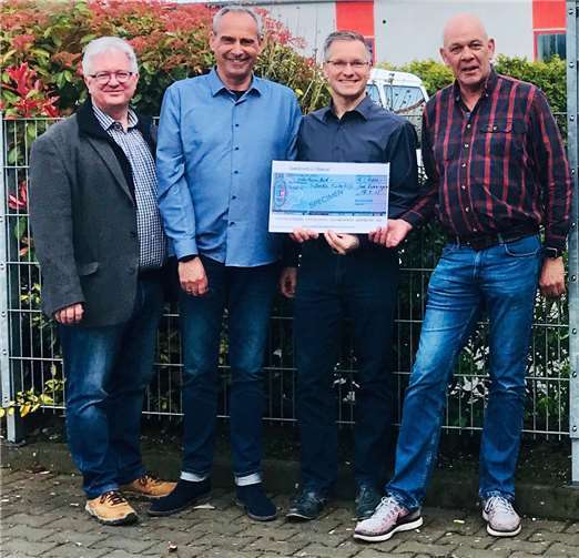 Die Kinder des Asarana-Sarana-Kinderheims freuen sich über ihre Neujahrsgeschenke. Fotos: privat