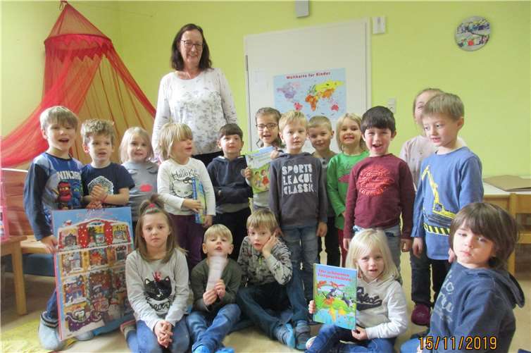 Die Kinder des „Fuchsbaus“ waren begeistert von den Geschichten, die Rita Lehnert ihnen vorlas. Foto: privat