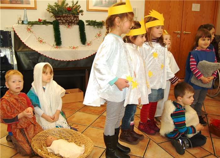 Die Kinder des Kindergartens Regenbogen begeisterten mit ihrem Krippenspiel.