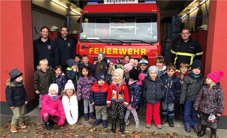 Die Kinder des Kindergartens erfuhren alles Wissenswerte zum Thema Feuer. Fotos: privat