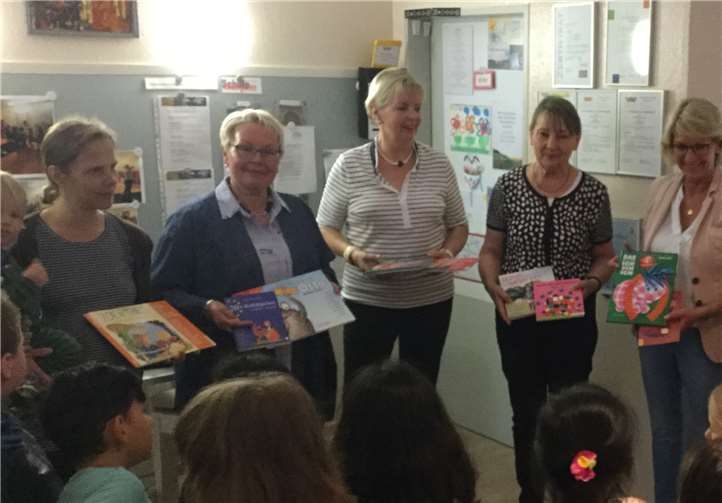Die Kinder des Kinderhauses St. Matthias in Neuwied freuten sich sehr über die großzügige Bücherspende. privat