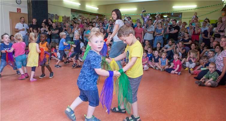 Die Kinder des Regenbogen-Kindergartens in Buschhoven begeisterten ihre Gäste mit sehenswerten Aufführungen anlässlich des 45. Kindergarten-Geburtstags.JOST