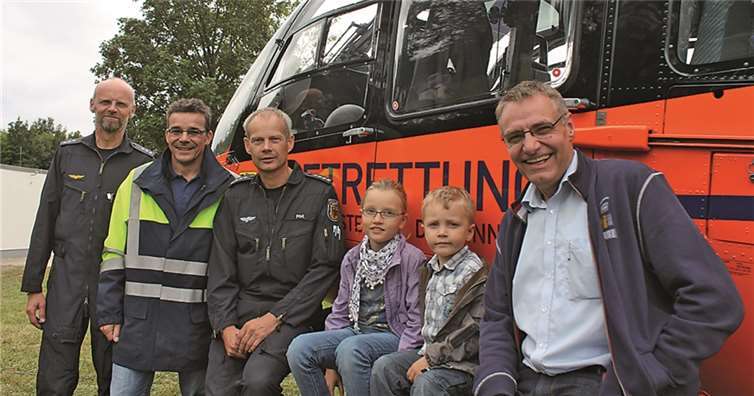 Die Kinder durften einen Blick in den Zivilschutz-Hubschrauber, genannt "Christoph", werfen. RERE