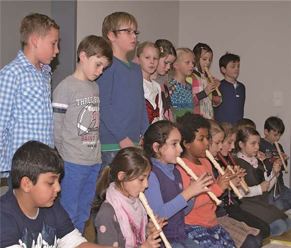 Die Kinder einzelner Klasse sorgten für die musikalische Umrahmung der Einweihungsfeier.
