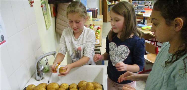 Die Kinder entdeckten viele leckere Kartoffelgerichte. Foto: privat