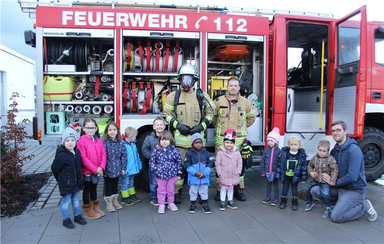 Die Kinder erfuhren viel über die Feuerwehr und durften sogar das Auto von innen sehen. Privat