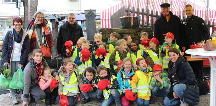 Die Kinder erhielten auf dem Wochenmarkt interessante Einblicke. Foto: privat