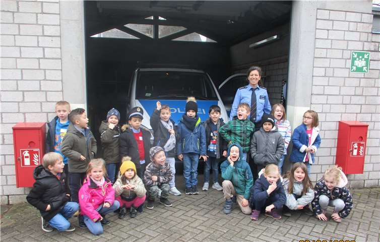 Die Kinder erhielten interessante Einblicke - nicht nur bei der Polizei. Foto: privat