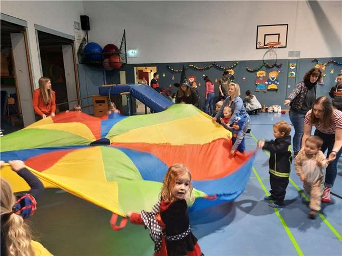 Die Kinder erlebten eine bunte Turnstunde.