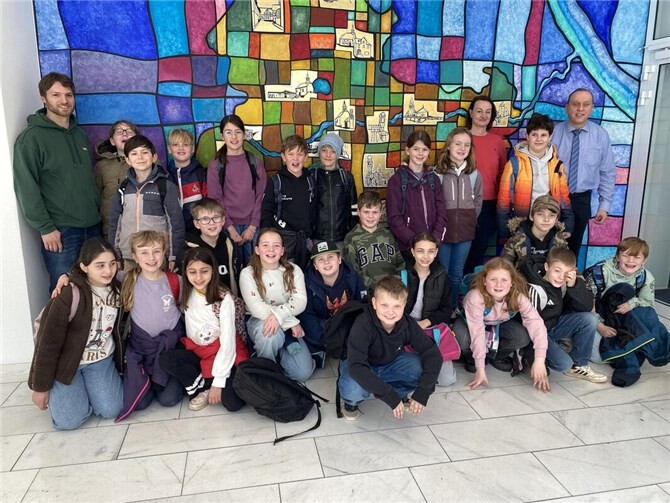 Die Kinder erlebten einen spannenden Tag im Rathaus.  Foto: Bettina Hilger