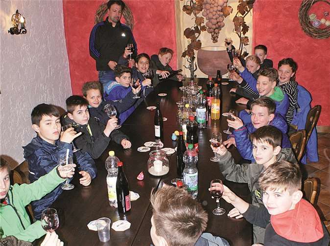 Die Kinder erwartete ein Winterschmaus nach getaner Arbeit.privat