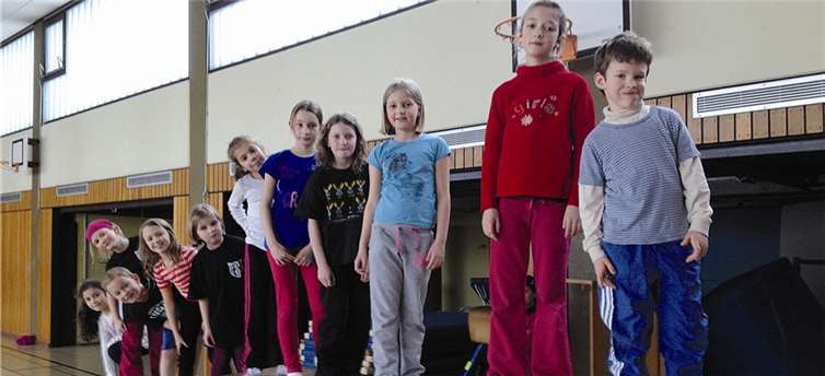 Die Kinder freuen sich, dass die Sommersaison beginnt. privat