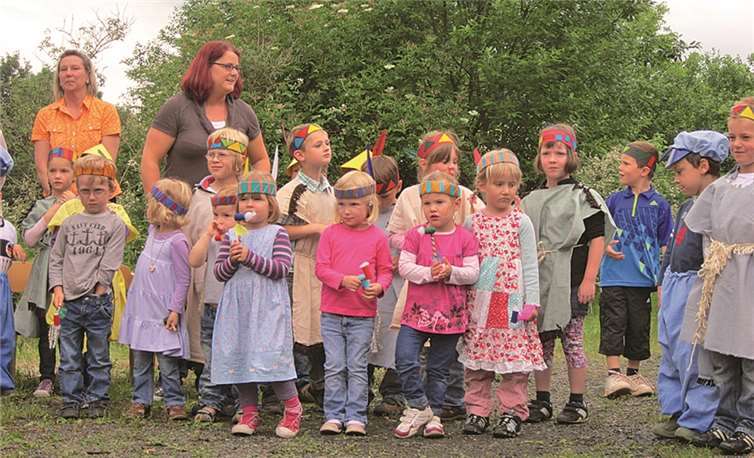 Die Kinder freuen sich schon auf das Fest. Dazu haben sie sichwie schon 2012 mal kostümiert. privat