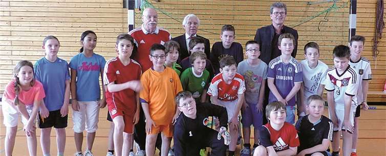 Die Kinder freuten sich, als ihr Trainer Jürgen Kurth ausgezeichnet wurde. WM