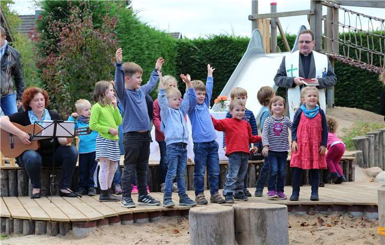 Die Kinder freuten sich darüber, endlich ihr neues Spielparadies zu erobern. Christian Cyrys