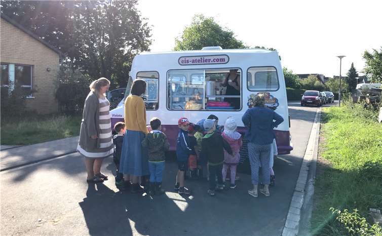 Die Kinder freuten sich natürlich über die tolle Überraschung. Foto: privat