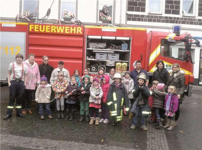 Die Kinder freuten sich sehr über den Besuch der Feuerwehr. privat