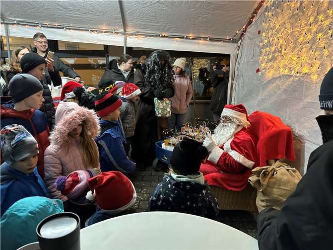 Die Kinder freuten sich sehr über den Besuch des Nikolauses.Fotos: privat