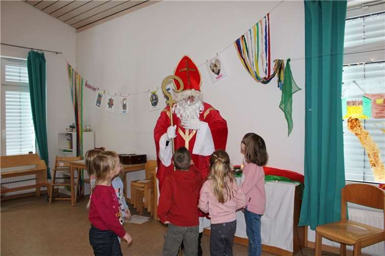 Die Kinder freuten sich über den Besuch des Nikolauses. Quelle: Kita St. Martin Bassenheim