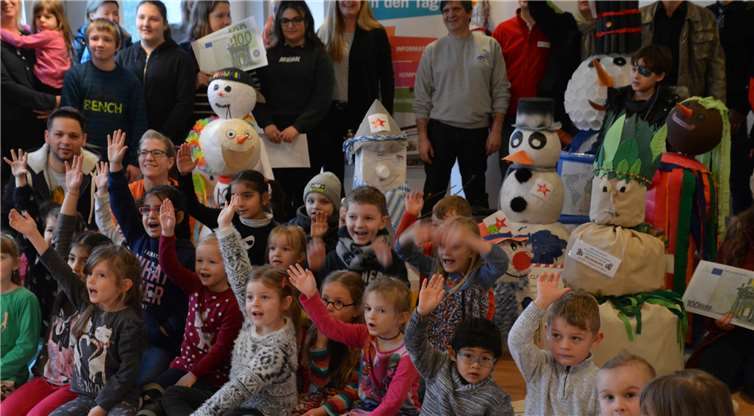 Die Kinder freuten sich über die Prämierung ihrer Schneemänner. DH