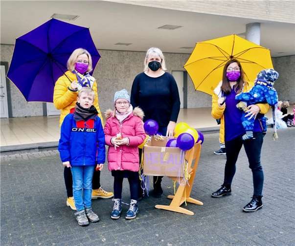 Die Kinder freuten sich über die Überraschung durch die Möhnen. Foto: privat