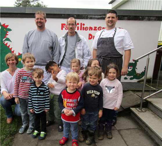 Die Kinder freuten sich über die frisch gestrichenen Wände, die Maler über das leckere Essen - ein toller Deal! privat