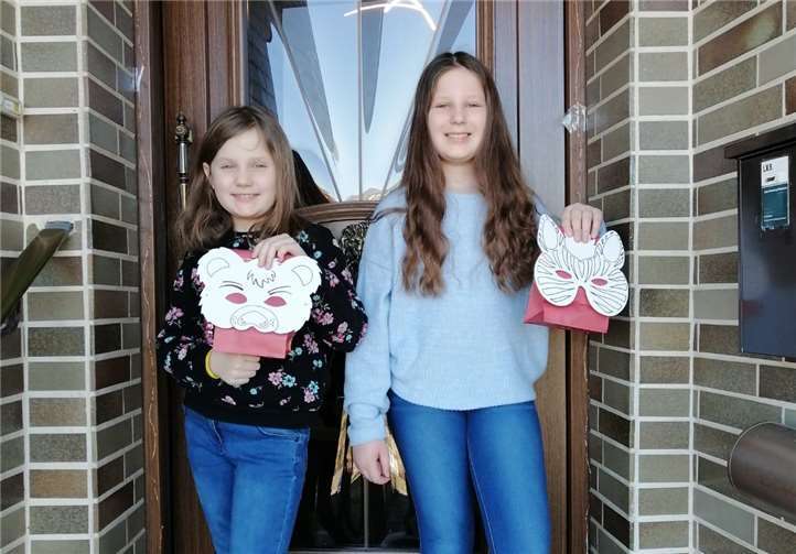 Die Kinder freuten sich über die prall gefüllten Karnevals-Tüten. Foto: privat
