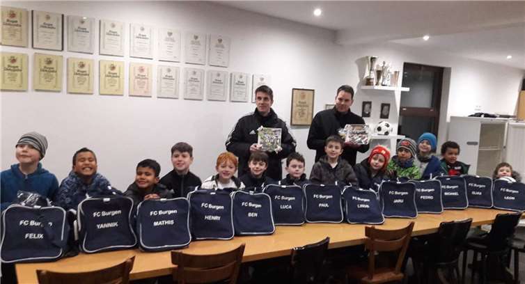 Die Kinder freuten sich über ihre neuen Taschen. privat