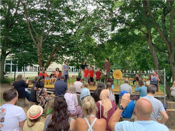 Die Kinder führten die Geschichte von „Swimmy, dem Fisch“ auf: Foto: privat