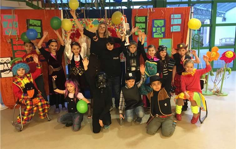Die Kinder führten eigenständig durch das Karnevalsprogramm.
