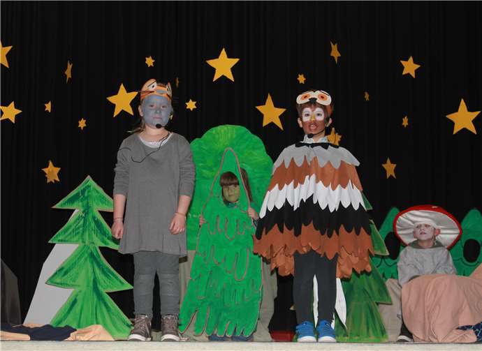 Die Kinder führten ein Theaterstück auf, welches an das Kinderbuch „Der Grüffelo“ angelehnt war. privat