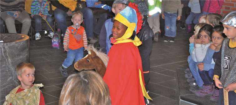 Die Kinder führten ein kleines Theaterstück in der Kirche zu Ehren des heiligen Martin auf. privat