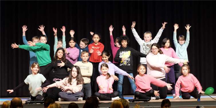 Die Kinder führten einen Tanz auf.