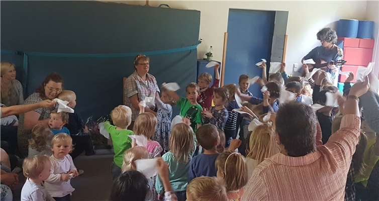Die Kinder haben ein Musical für Annegret Pitzen extra für ihren Abschied vorbereitet. Foto: privat
