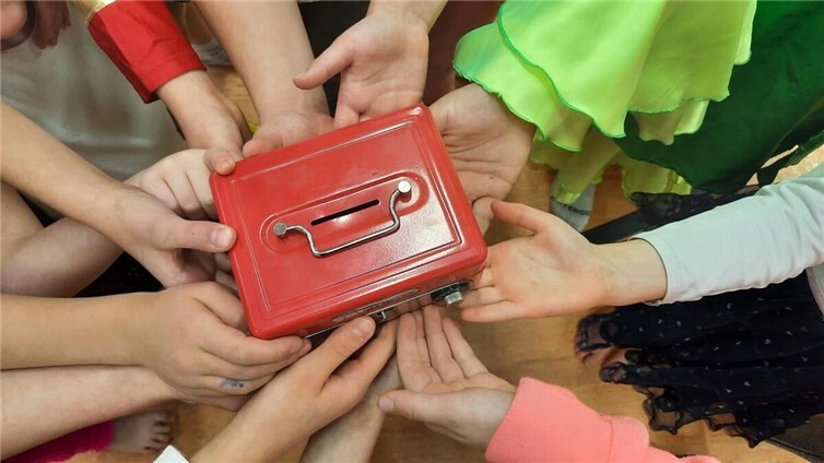 Die Kinder haben sich dazu bereiterklärt, zeitweise auf Süßigkeiten zu verzichten und das gesparte Geld dafür zu spenden. Foto: privat