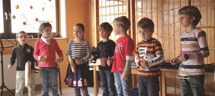 Die Kinder haben viel Spaß bei den Kursen an der Kreismusikschule.KMS
