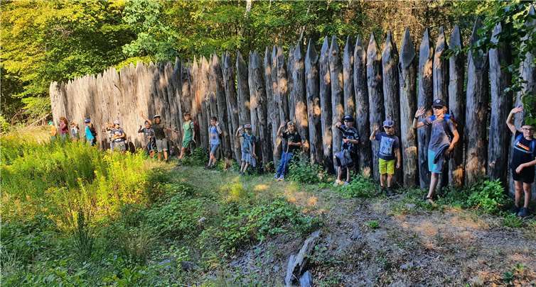 Die Kinder hatten Spaß bei einer Wanderung zum Römerturm am Limes. Fotos: Stadt Bendorf am Rhein