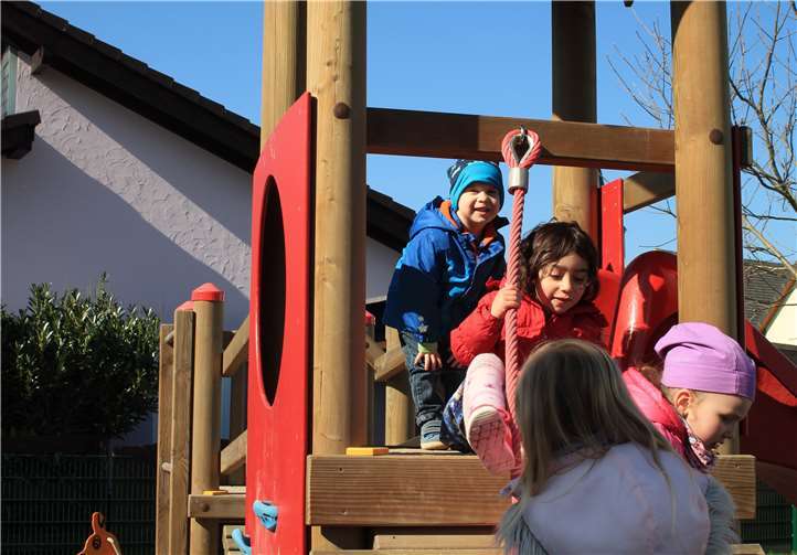 Die Kinder hatten Spaß beim Erkunden der Spielplätze.