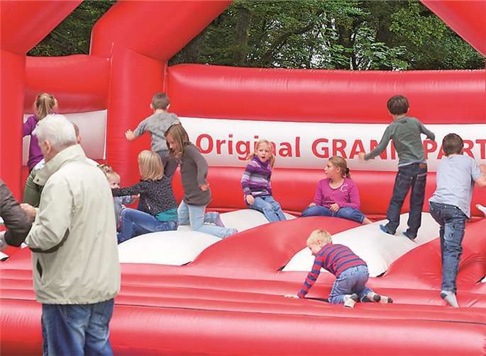 Die Kinder hatten an der Hüpfburg ihre Freude.