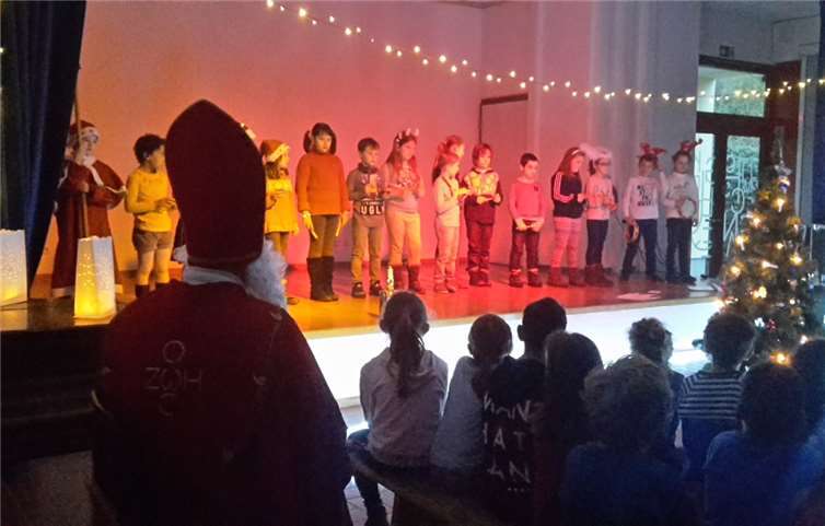 Die Kinder hatten eigens für den Nikolaus ein Programm vorbereitet. privat