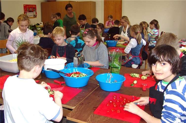 Die Kinder hatten großen Spaß bei der Zubereitung der Gerichte.