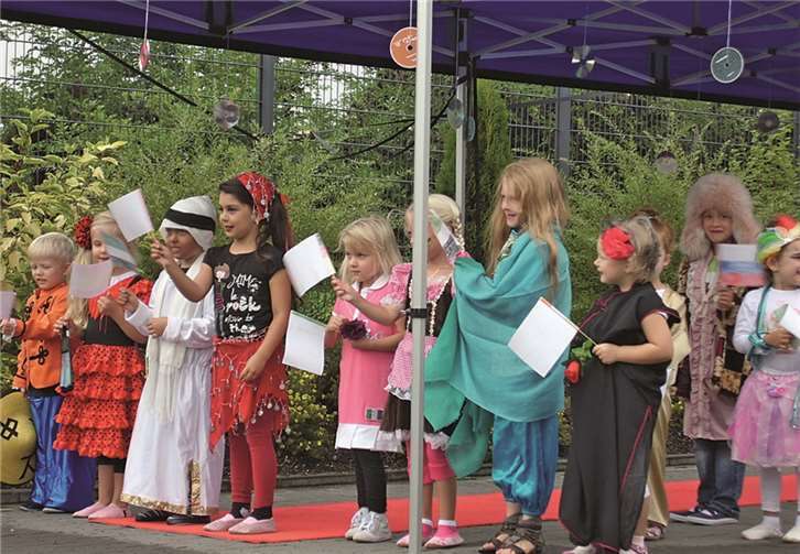 Die Kinder hatten großen Spaß in ihren bunten Kostümen. privat